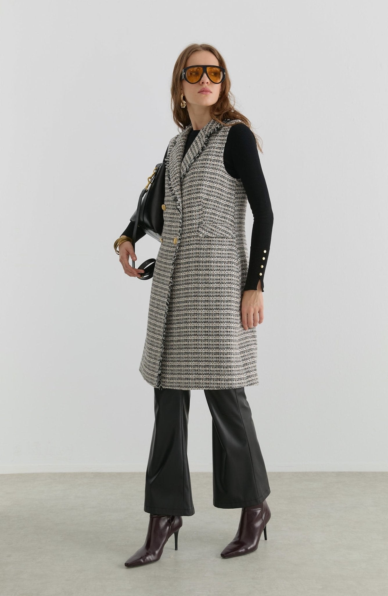 Püsküllü Siyah Tüvit Yelek - Fatma Atasoy