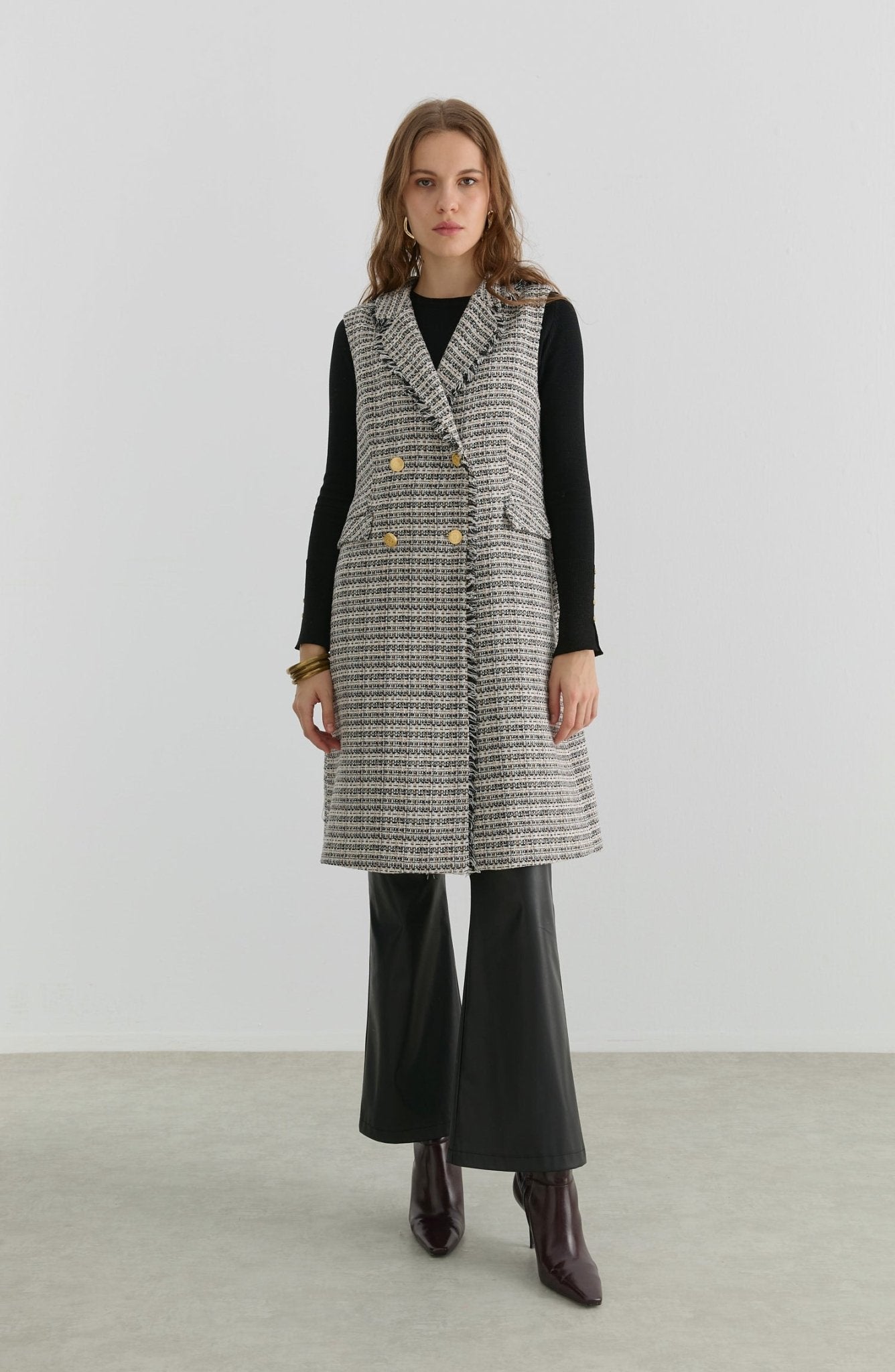 Püsküllü Siyah Tüvit Yelek - Fatma Atasoy