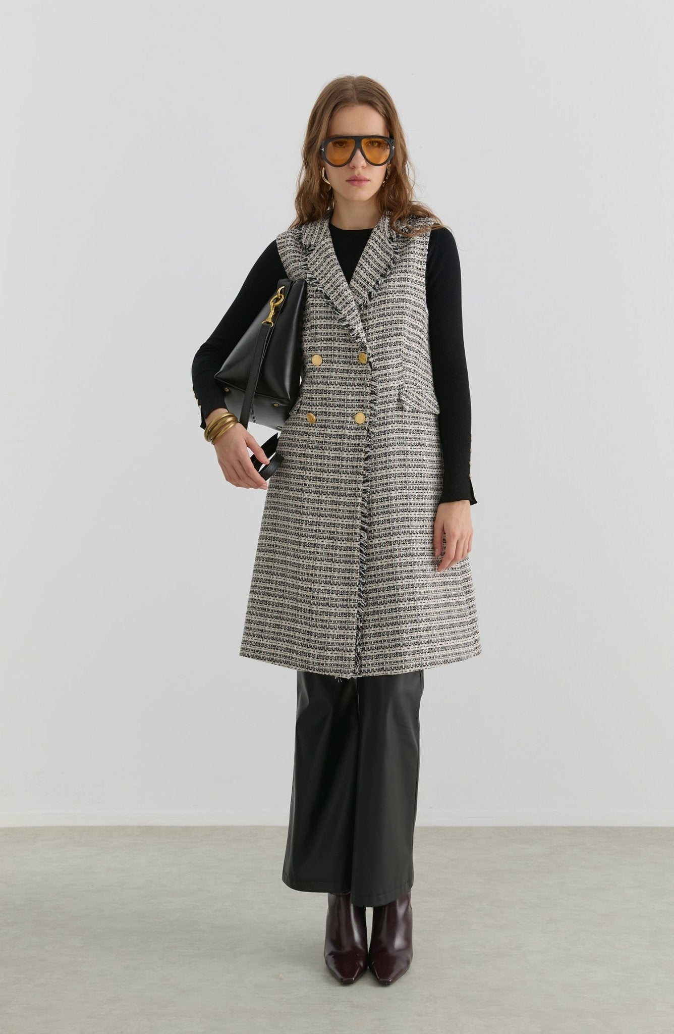 Püsküllü Siyah Tüvit Yelek - Fatma Atasoy