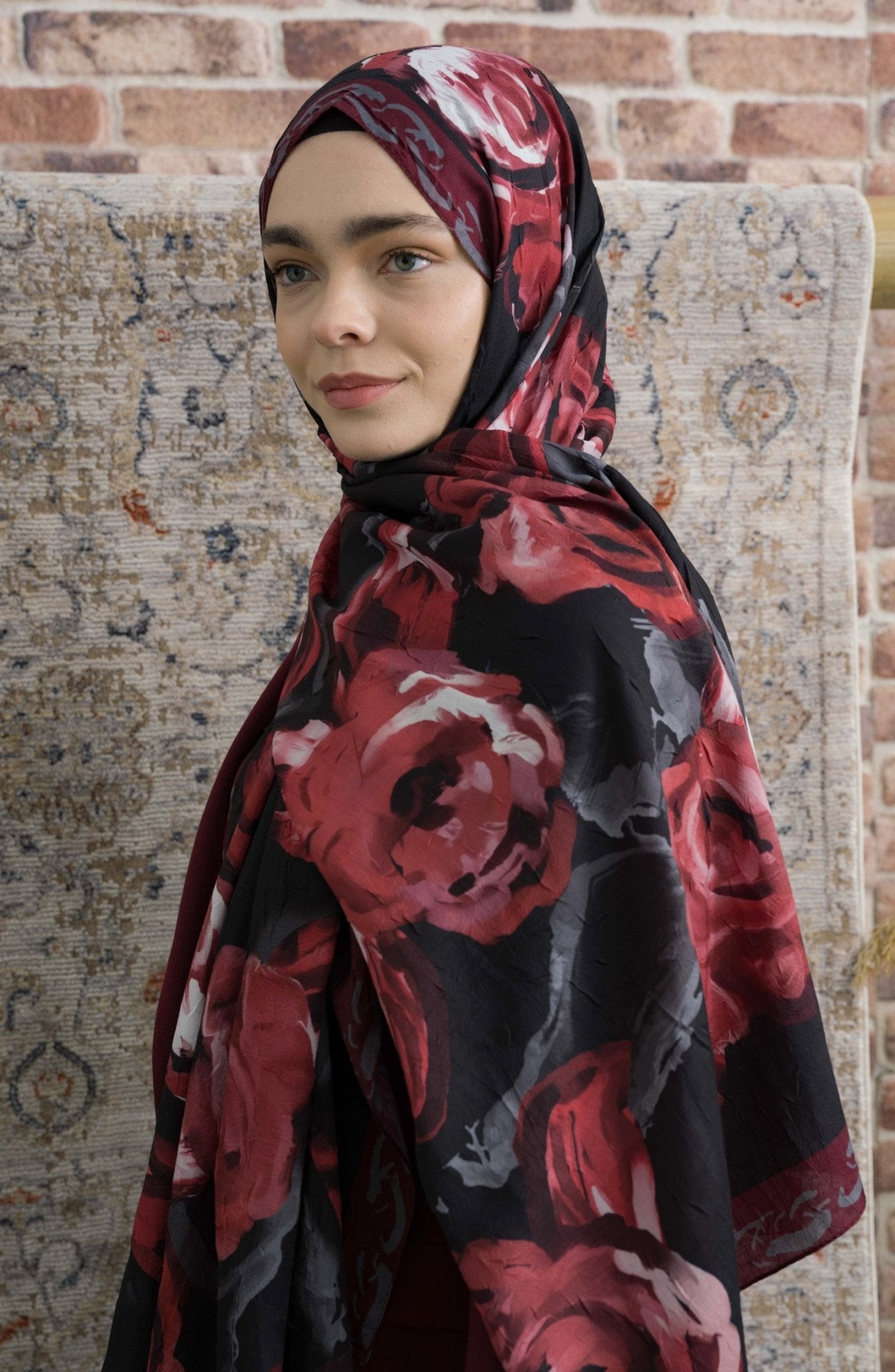 Rose Desenli Siyah Bordo Crash Şal - Fatma Atasoy