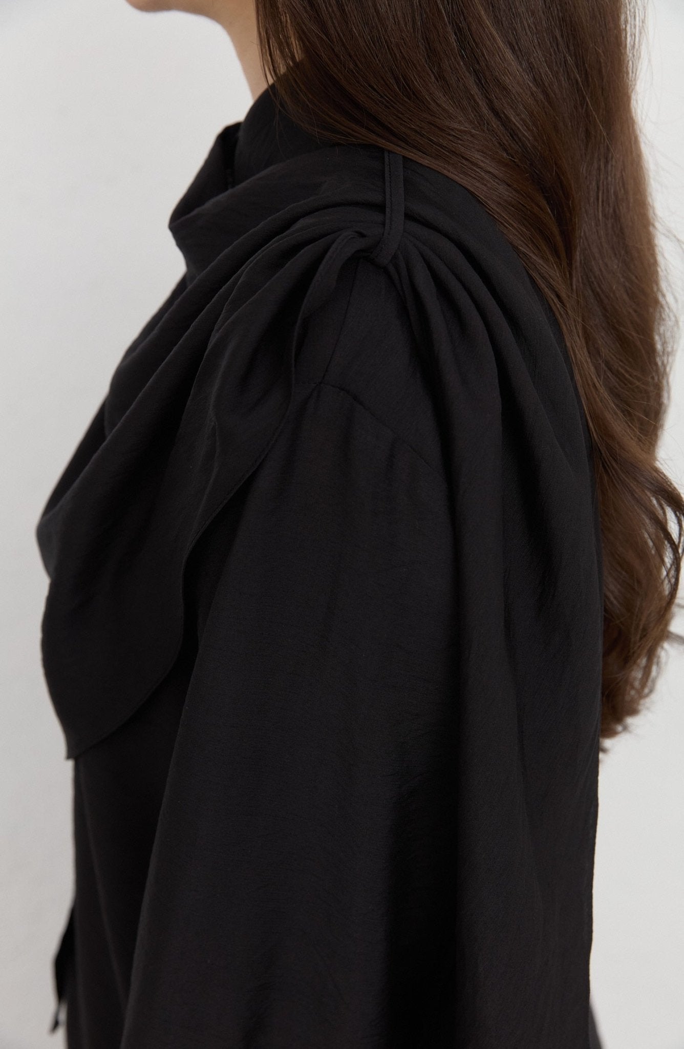 Şal Detaylı Siyah Rayon Gömlek - Fatma Atasoy