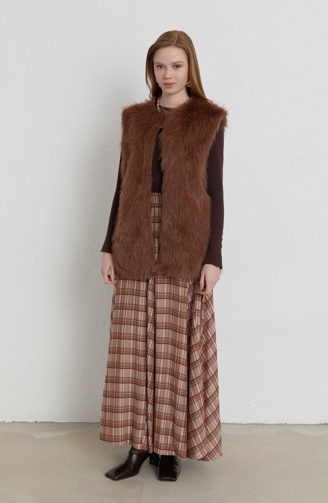 Tüylü Kahverengi Kürk Yelek - Fatma Atasoy
