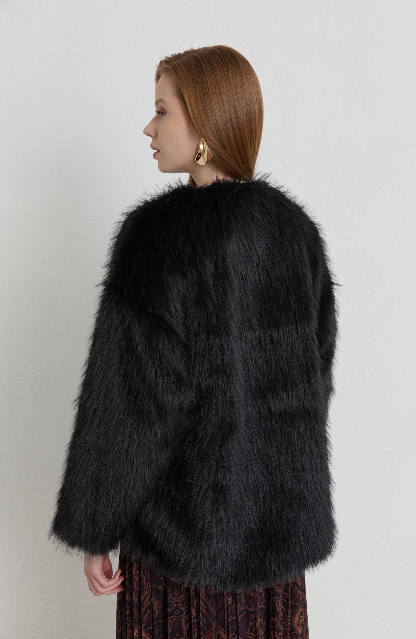 Tüylü Siyah Kürk Kaban - Fatma Atasoy
