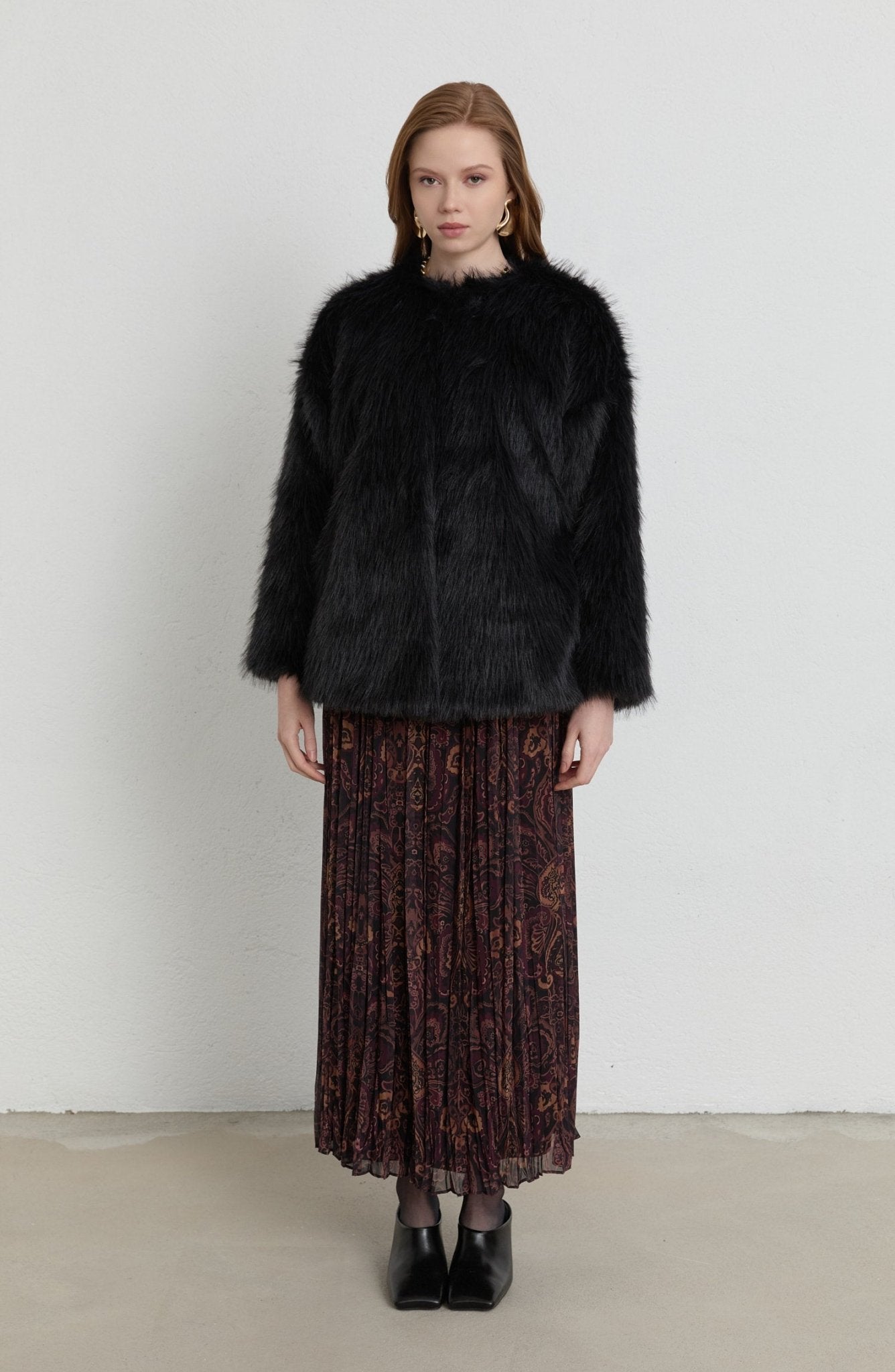 Tüylü Siyah Kürk Kaban - Fatma Atasoy