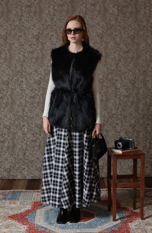 Tüylü Siyah Kürk Yelek - Fatma Atasoy