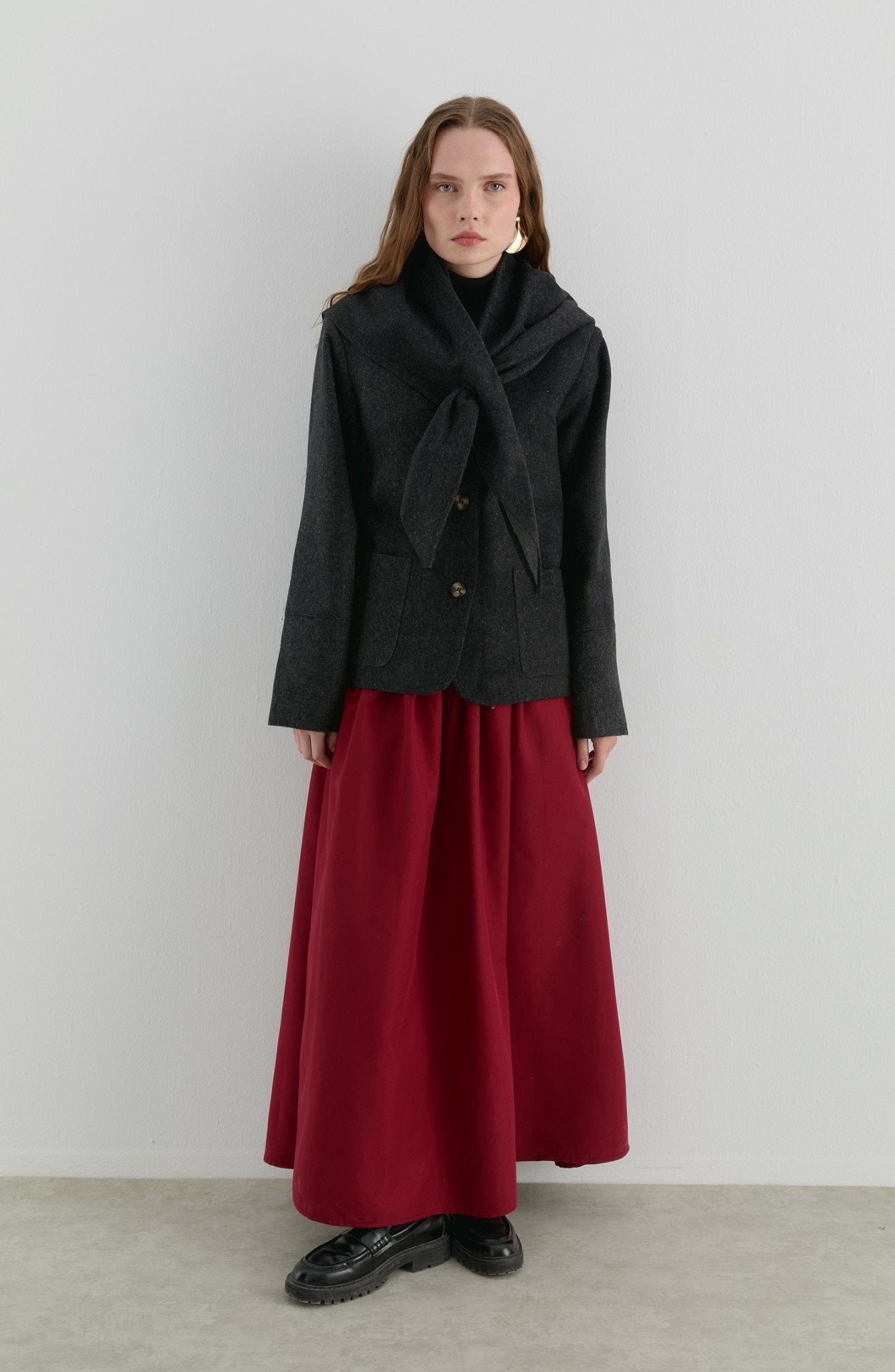 Üçgen Atkılı Siyah Kaşe Ceket Kaban - Fatma Atasoy