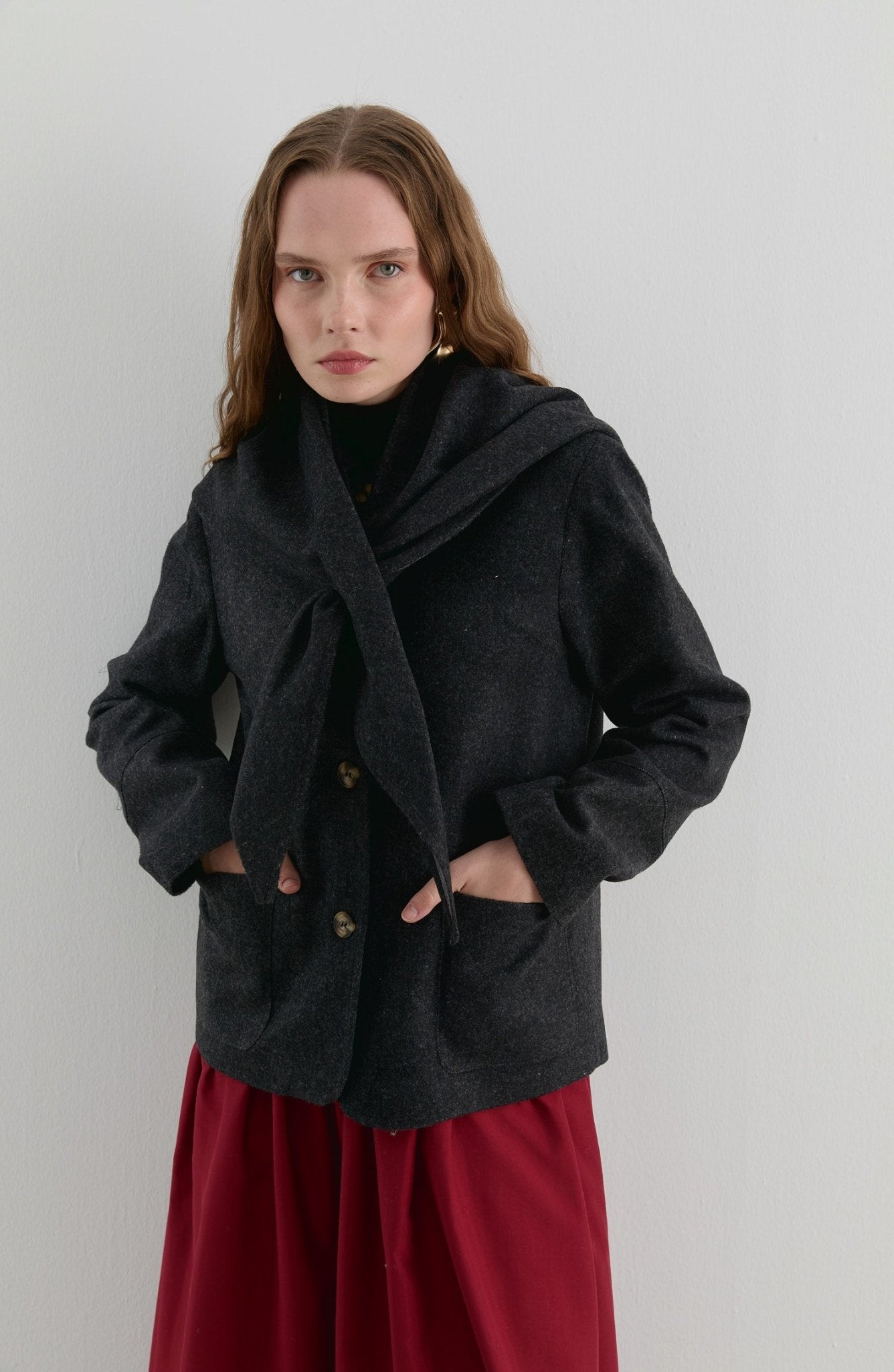 Üçgen Atkılı Siyah Kaşe Ceket Kaban - Fatma Atasoy