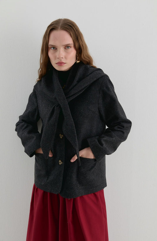 Üçgen Atkılı Siyah Kaşe Ceket Kaban - Fatma Atasoy