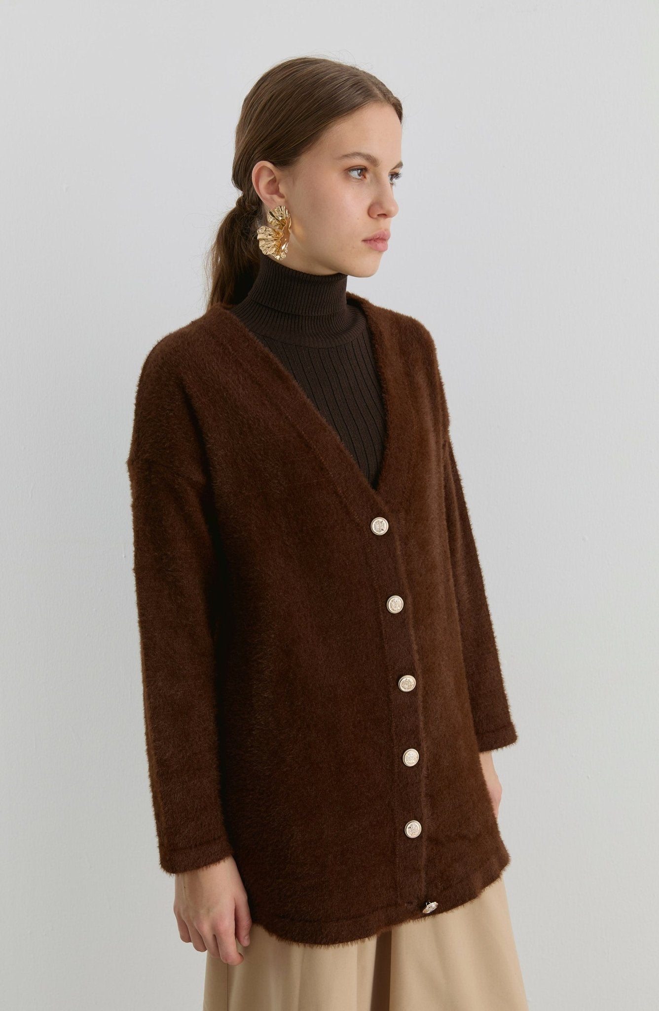 V Yaka Acı Kahve Yumoş Triko Hırka - Fatma Atasoy