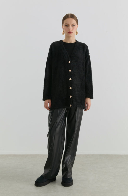 V Yaka Siyah Yumoş Triko Hırka - Fatma Atasoy