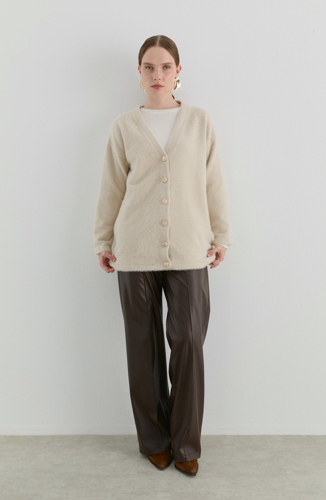 V Yaka Taş Yumoş Triko Hırka - Fatma Atasoy