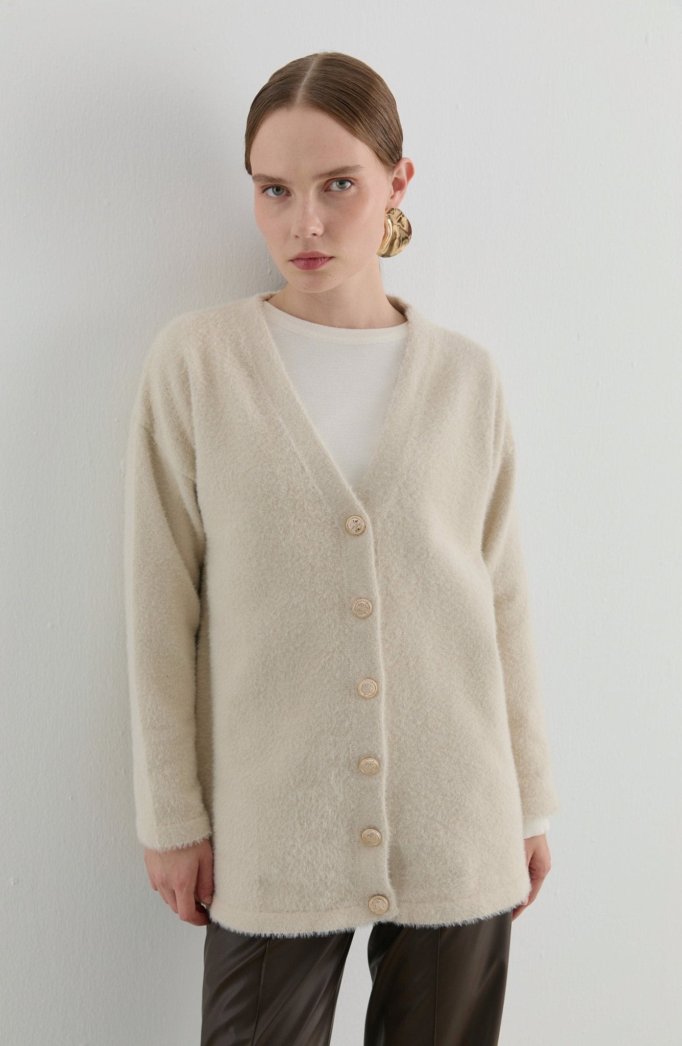 V Yaka Taş Yumoş Triko Hırka - Fatma Atasoy