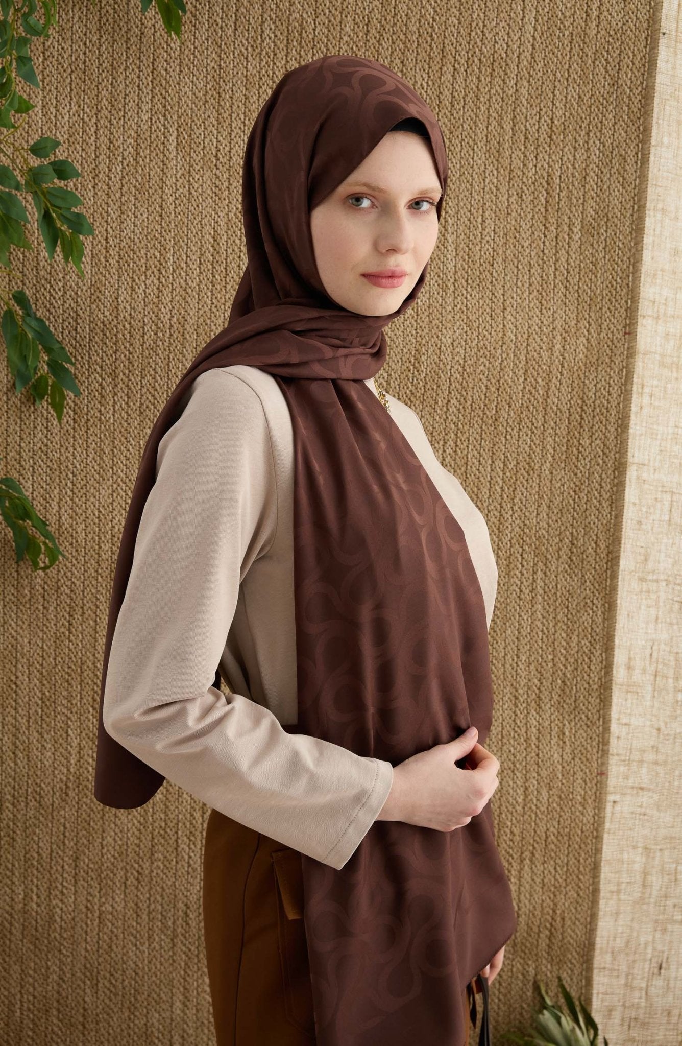 Wave Acı Kahve Jakarlı Şal - Fatma Atasoy