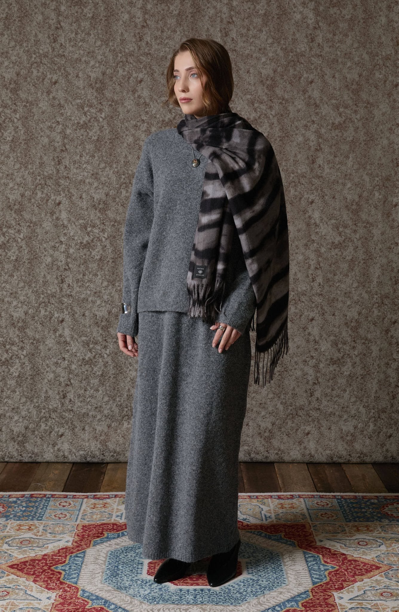 Zebra Desenli Siyah Yün Püsküllü Şal - Fatma Atasoy