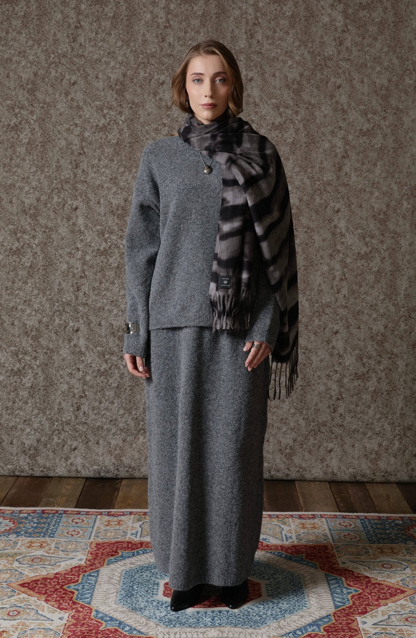 Zebra Desenli Siyah Yün Püsküllü Şal - Fatma Atasoy